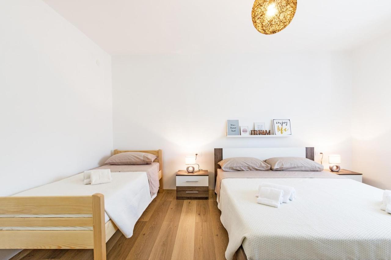 Holiday Apartment Near The Beach Fažana Екстериор снимка